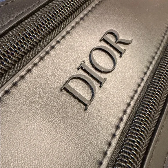 Dior Men's Black and Navy Toiletry Bag/SAUVAGE Mini parfum - Picture 4 of 16